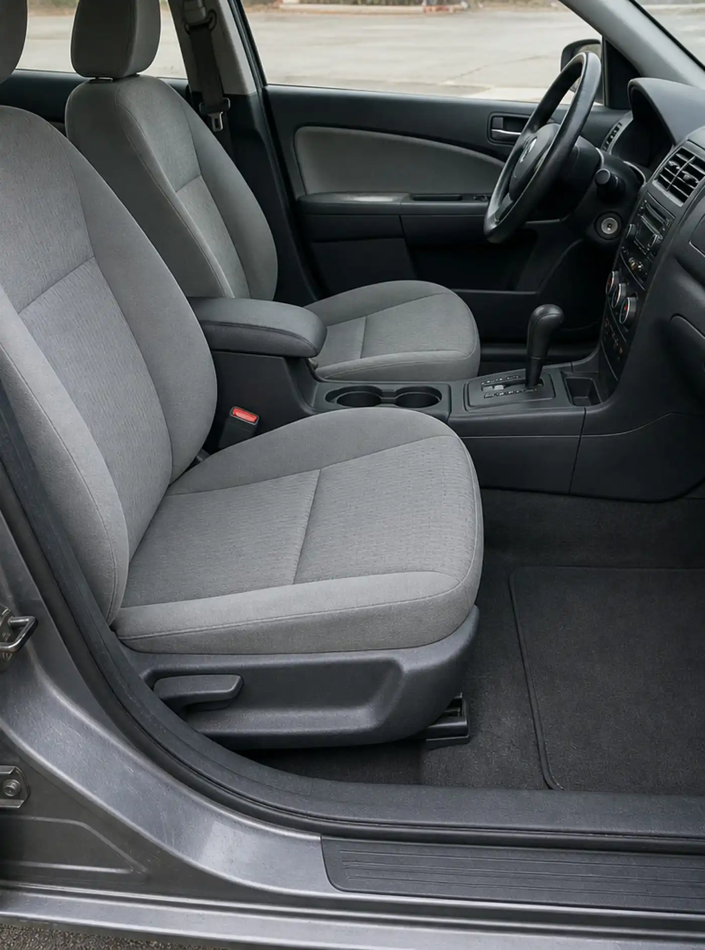 Imagen generada de prueba del resultado posterior en un interior de auto